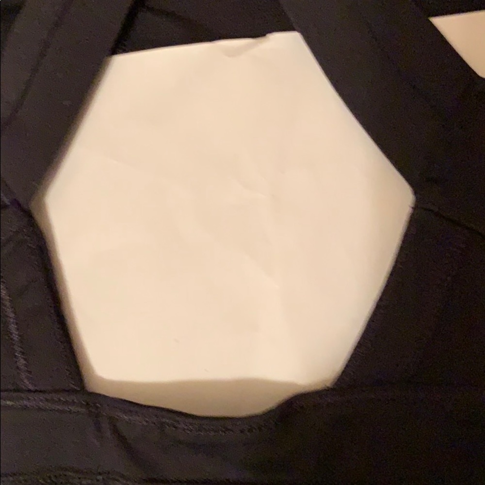 LULULEMON TOP BLACK, SZ 6 FREE SMALL RED LULU BAG - Picture 6 of 9